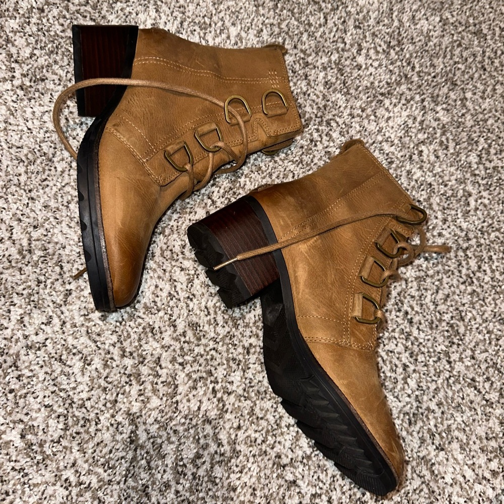 Sleep Boots Never Worn Size 8